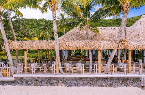 Full view of the beach bar area