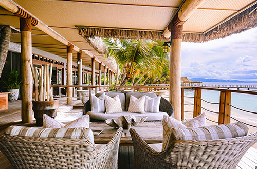 Side view of the bar and the beach